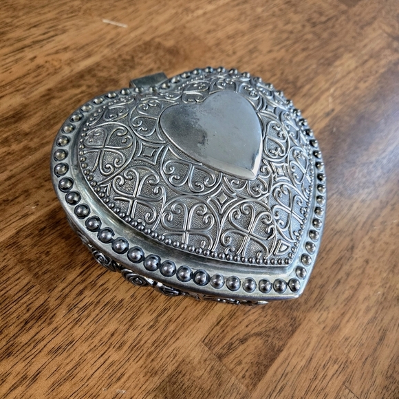 Silver Plated Velvet Lined Intricate Floral Heart Jewelry Trinket Box Vintage - Picture 6 of 10